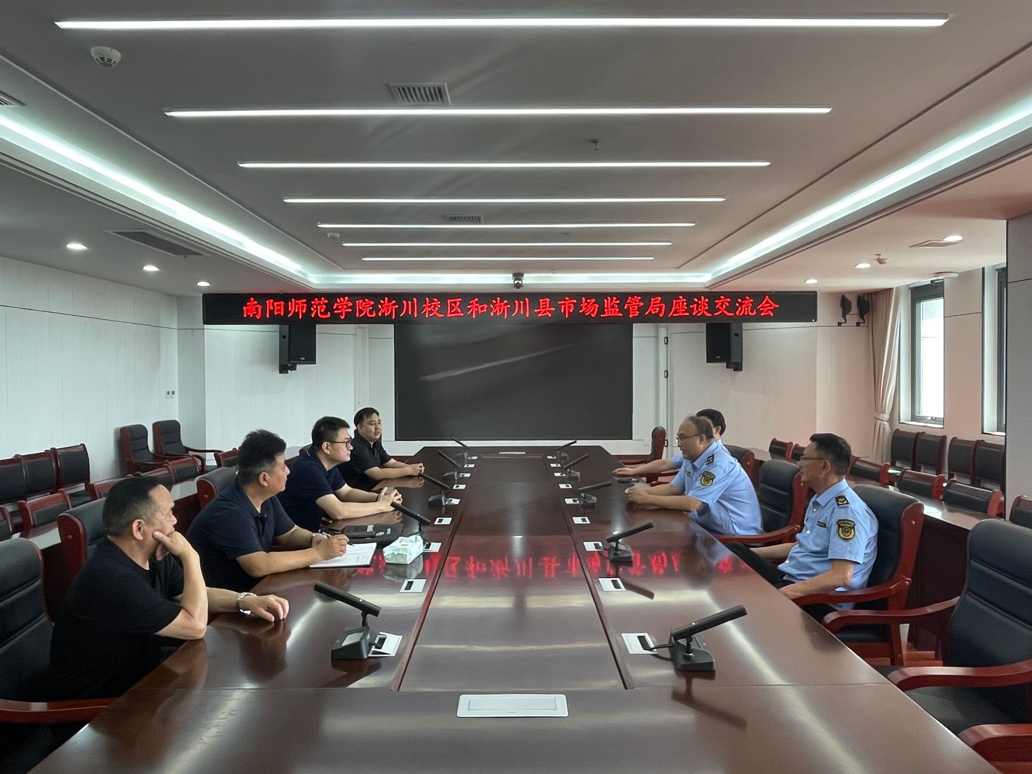淅川食堂交流会.jpg