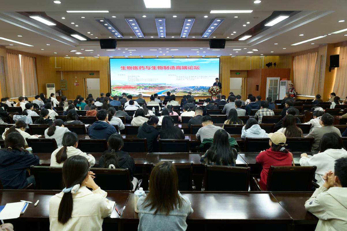 5我校副校长谢海泉主持开幕式.JPG